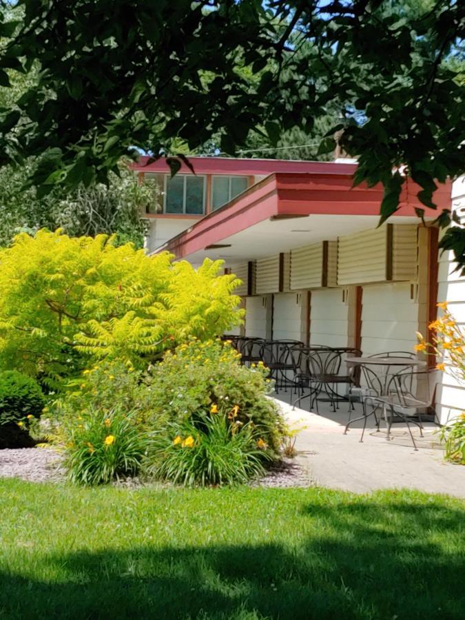 The Usonian Inn Llc Spring Green Exterior photo