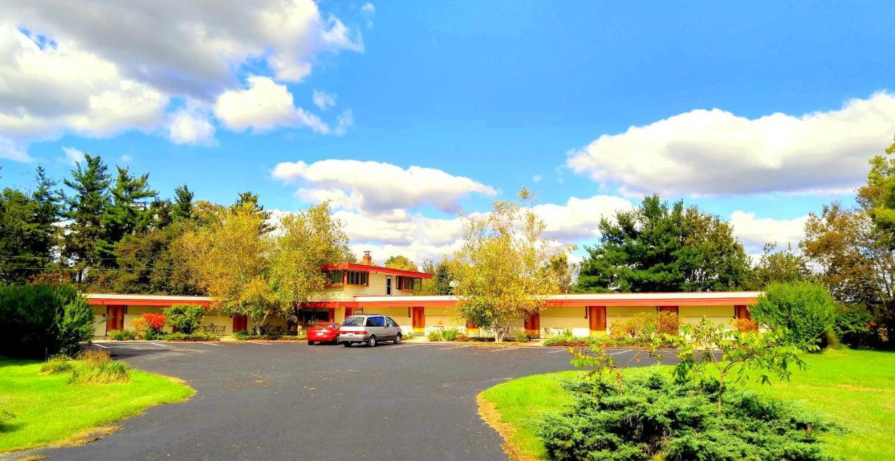 The Usonian Inn Llc Spring Green Exterior photo