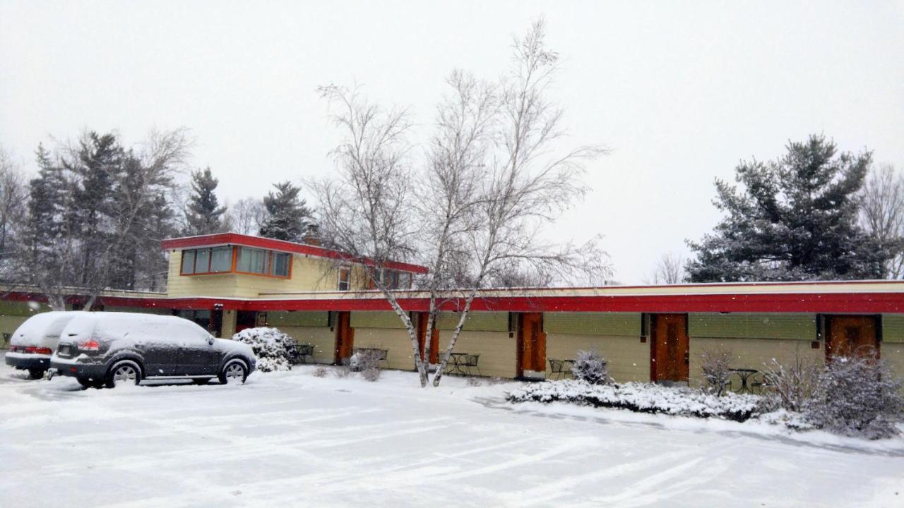 The Usonian Inn Llc Spring Green Exterior photo